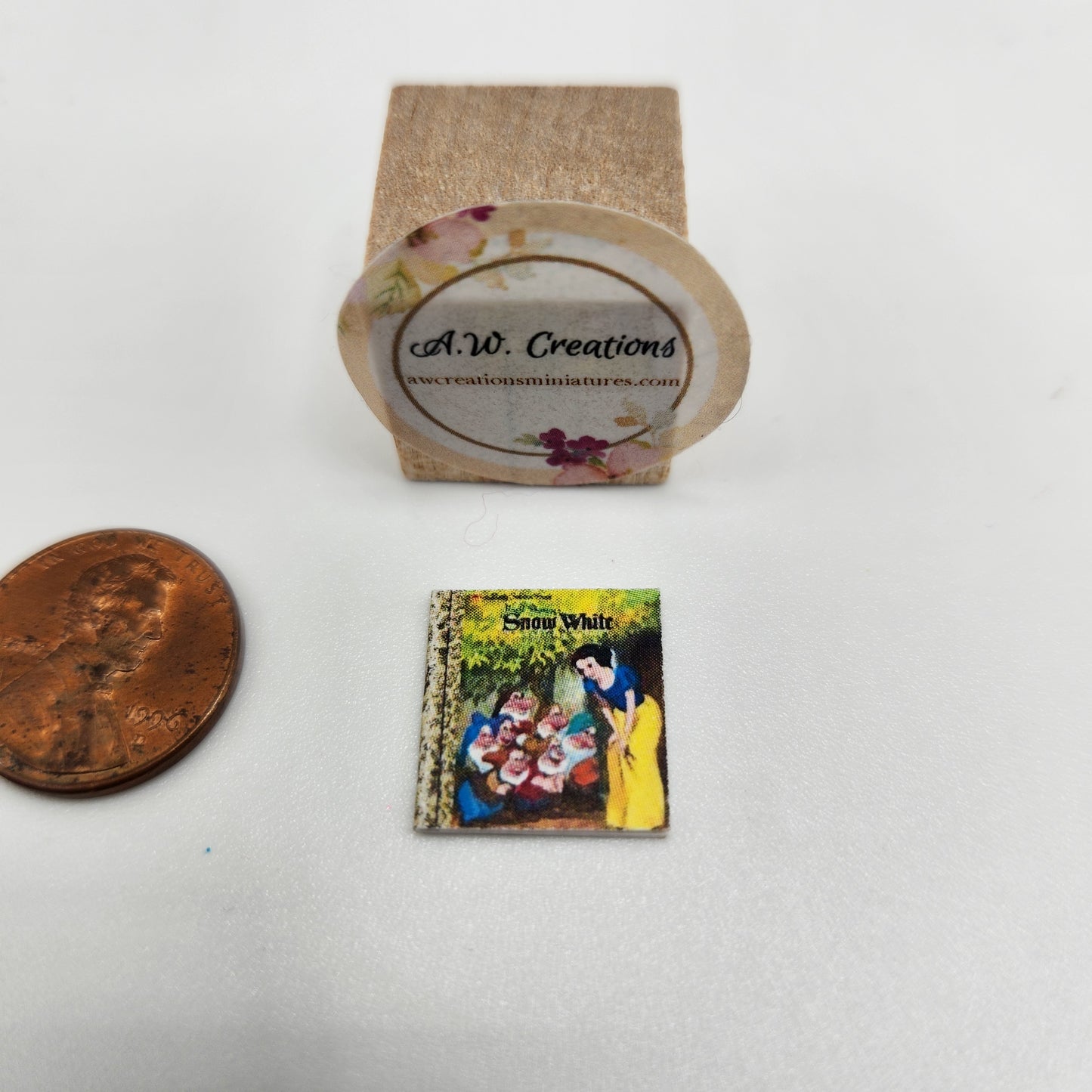 Book - Golden Snow White