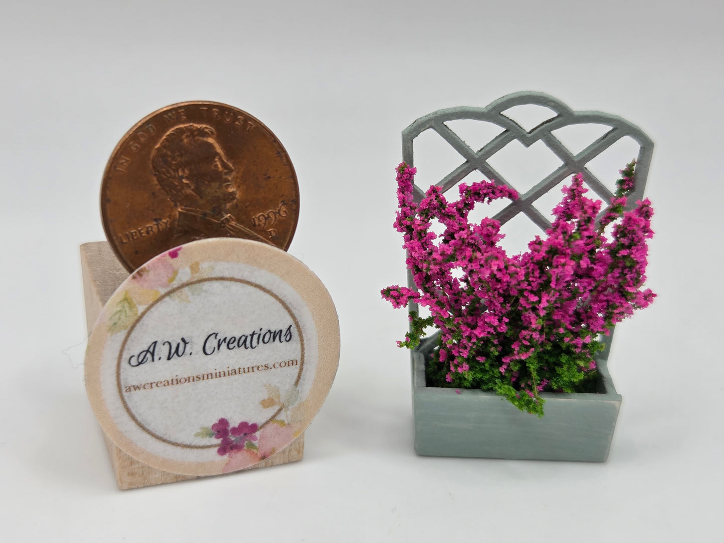 Green Trellis - Pink Flowers 1:24