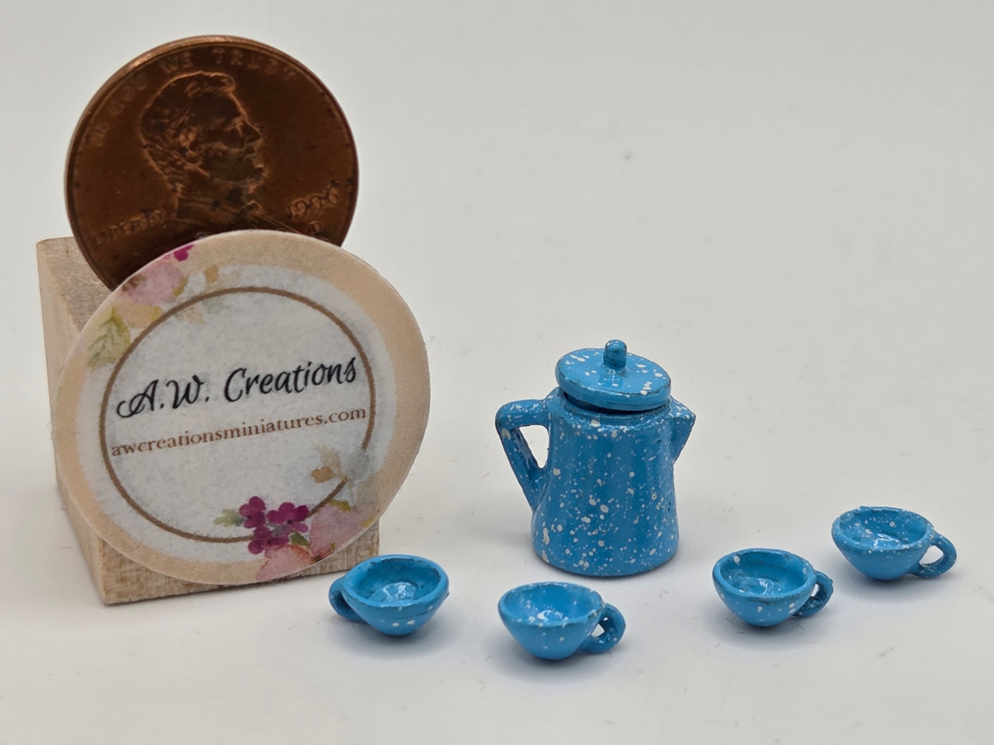 Teapot and teacups - blue speckled 1:24