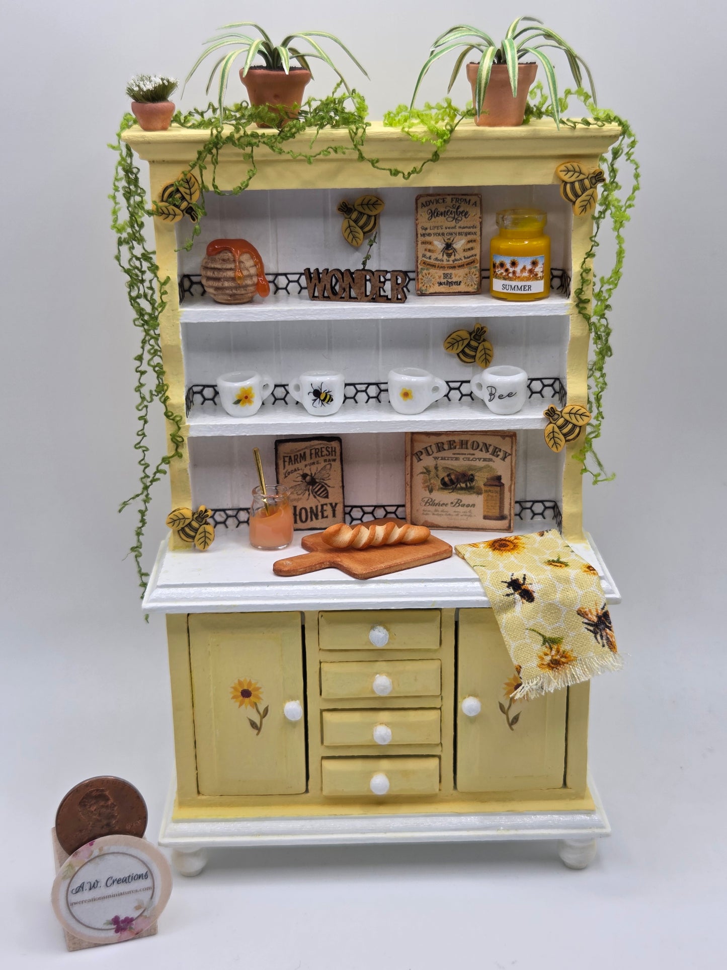 Kitchen Hutch - Honey Bee