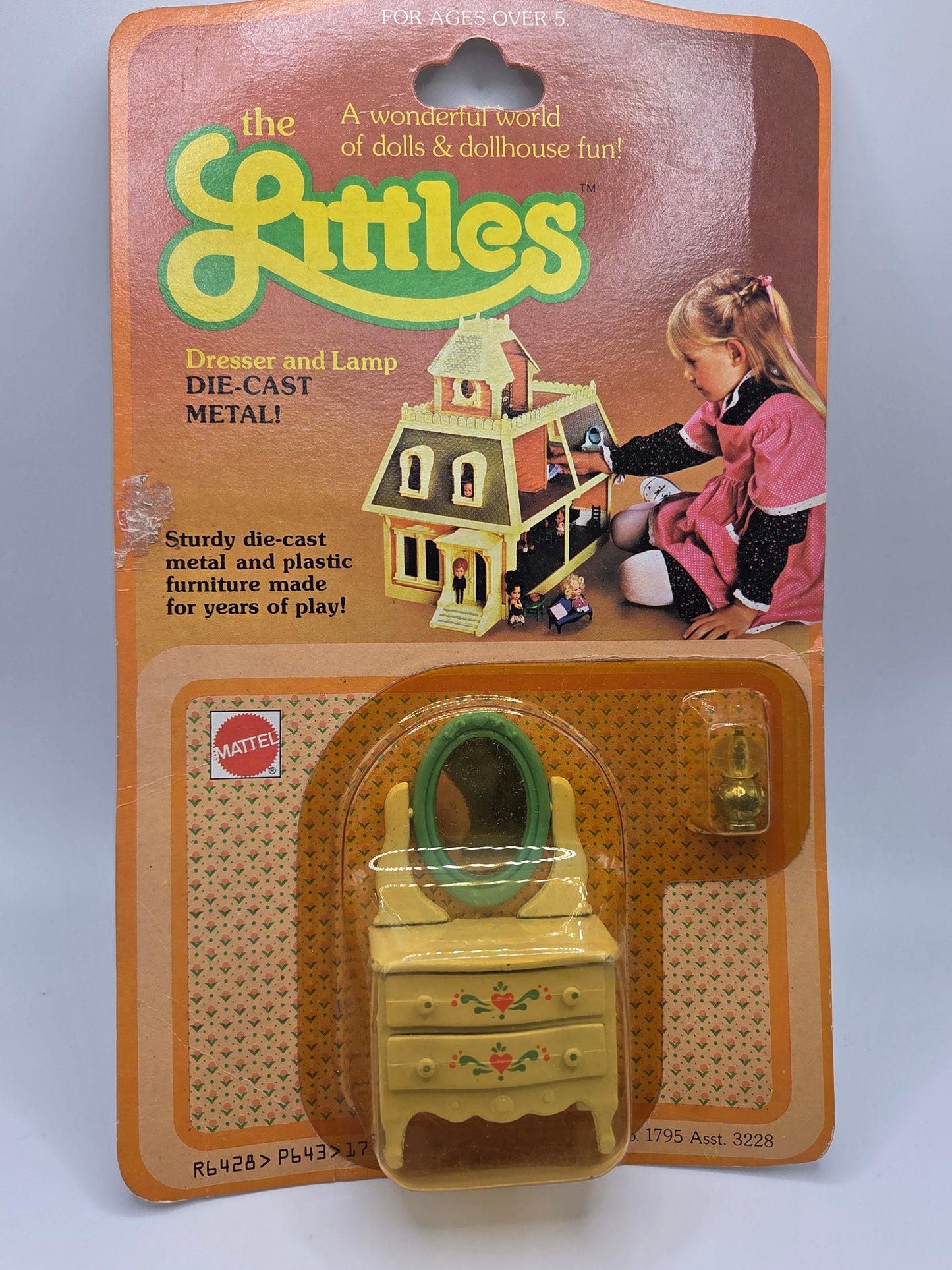 The Littles - Dresser and Lamp
