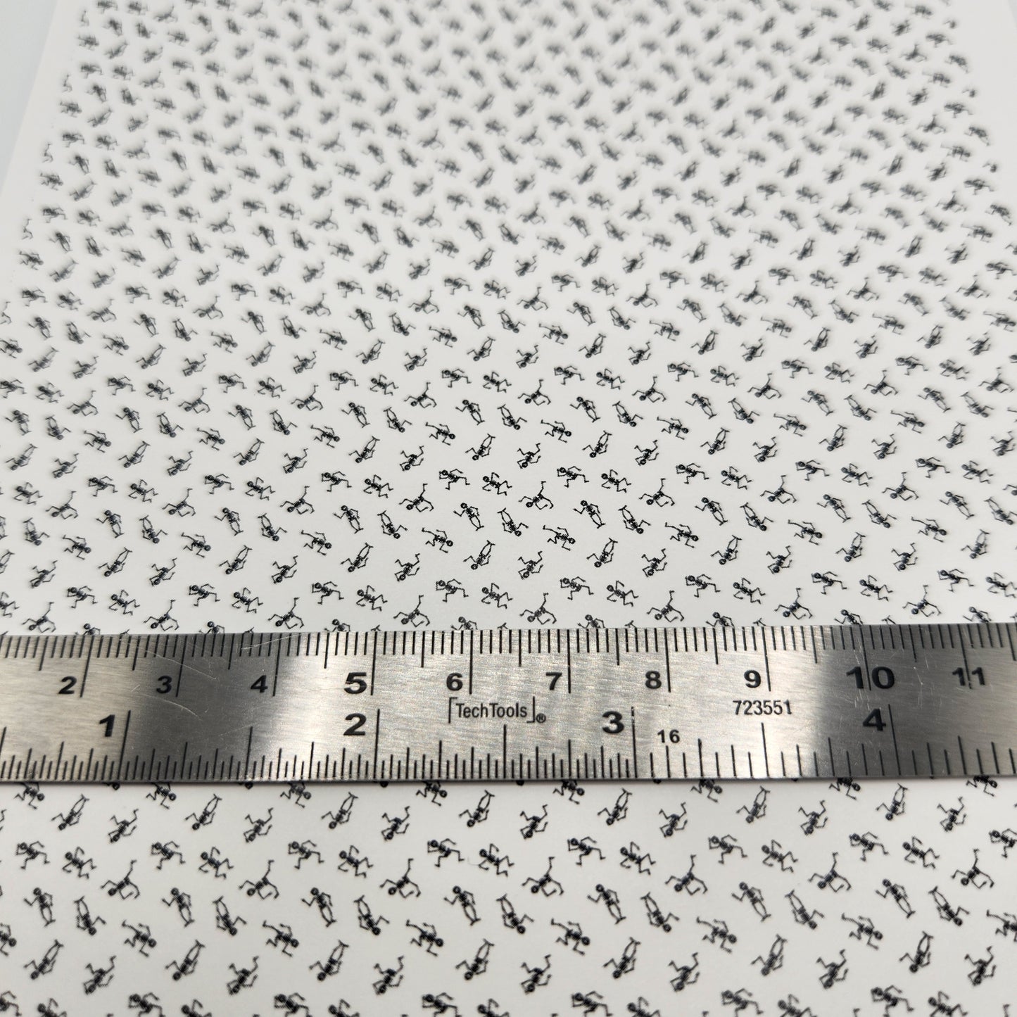 Wallpaper 1:48 - White Skeleton