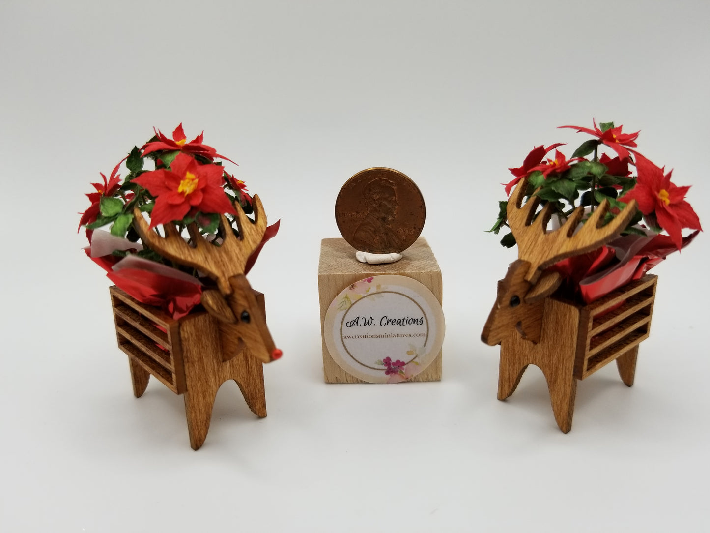 Reindeer planter - Red poinsettia