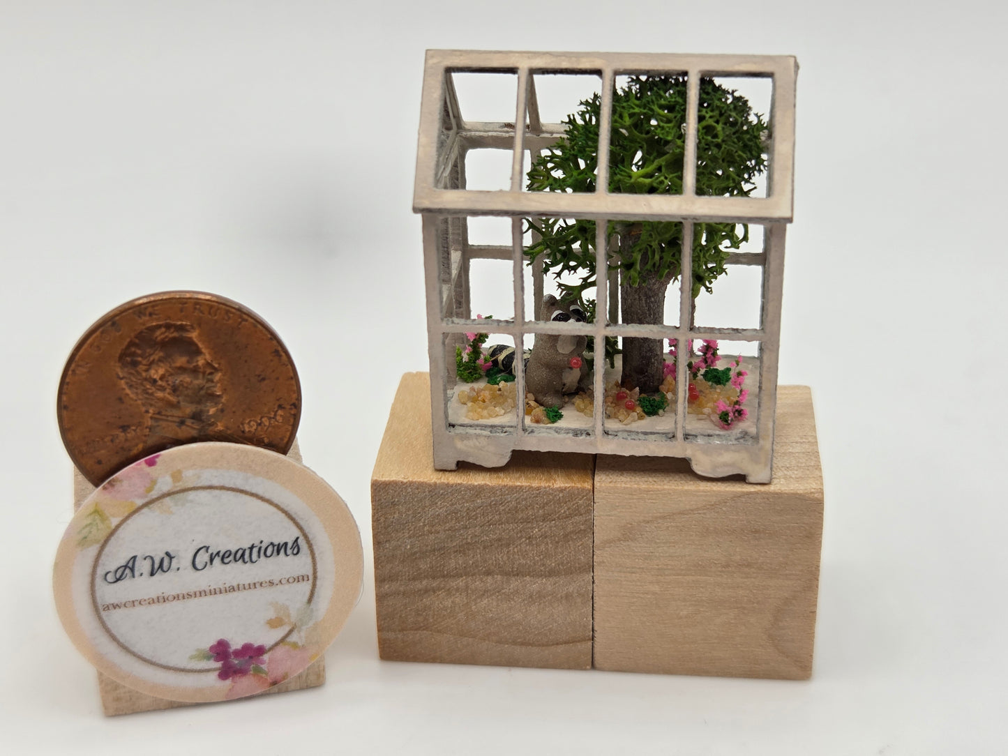 Terrarium - Taupe with Racoon 1:24