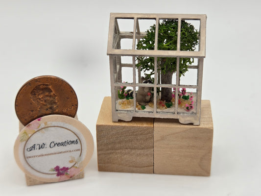 Terrarium - Taupe with Racoon 1:24
