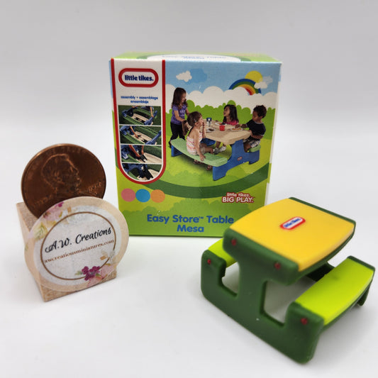 Toys - Little Tikes Easy Store Picnic Table