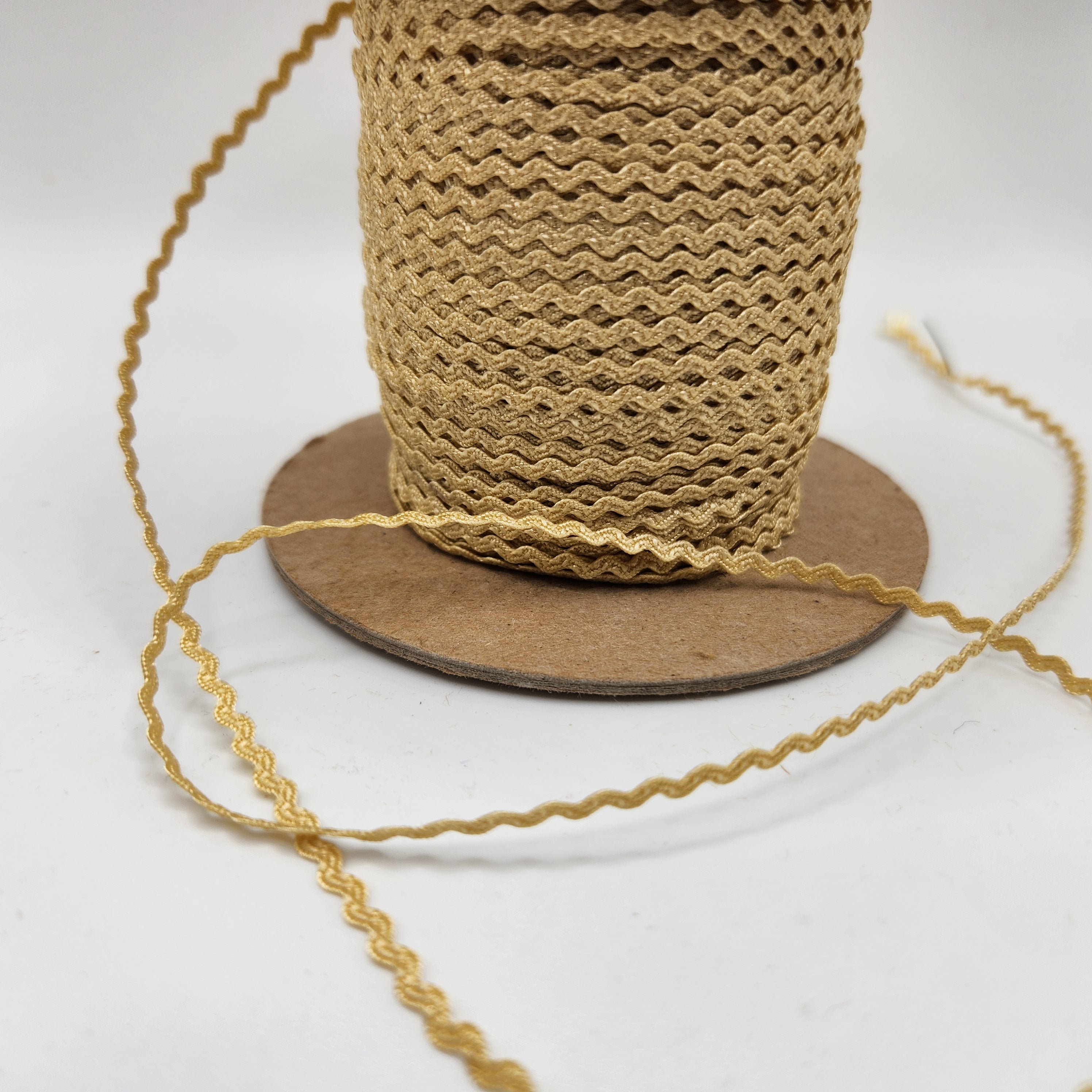 Mini Ric Rac #27147 - Reef Gold – A.W. Creations Miniatures