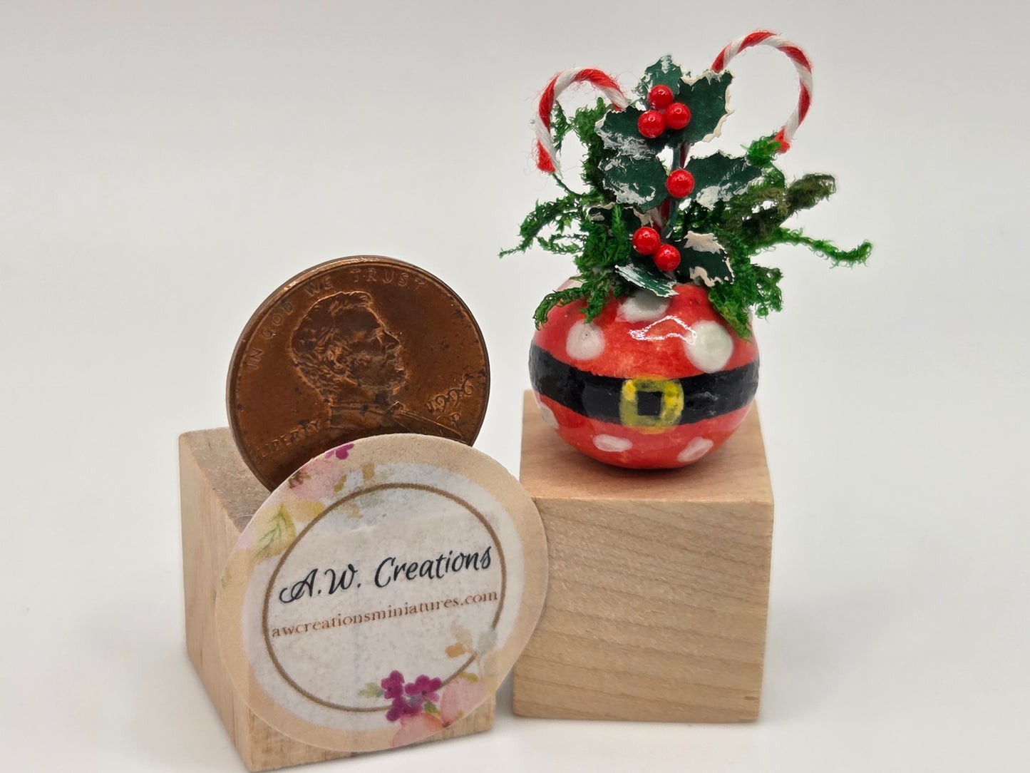 Santa Ceramic Ball Arrangement